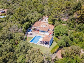A house with a swimming pool, surrounded by dense greenery. - Villa Can Bon Jesus by SunVillas Mallorca (Pollença)