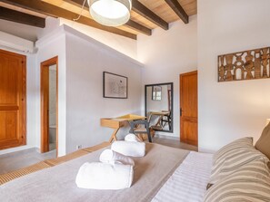 2 dormitorios, tabla de planchar con plancha, wifi y ropa de cama