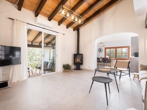 TV, fireplace, ping pong, stereo - Villa Can Bon Jesus by SunVillas Mallorca (Pollença)