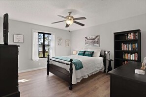 4 bedrooms, iron/ironing board, free WiFi, bed sheets - Marsh and Ember Cottage (Brunswick)