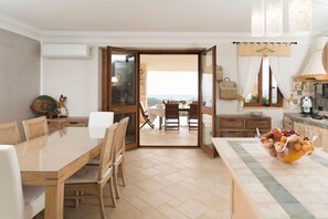 Dining - Villa Anthea - Montallegro ,Sicily (Montallegro)