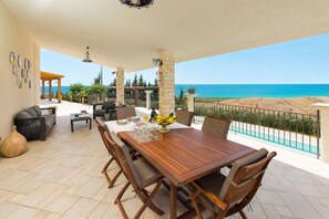 Outdoor dining - Villa Anthea - Montallegro ,Sicily (Montallegro)