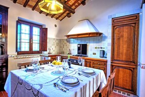 Dining - Villa Vittoria - Colonnella ,Abruzzo (Colonnella)