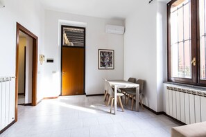 1 bedroom - Erba 6 in Baranzate With 1 Bedrooms and 1 Bathrooms (Baranzate)