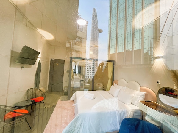 Honeymoon Studio Suite, 1 King Bed, City View (6even2) | Egyptian cotton sheets, premium bedding, down comforters, in-room safe