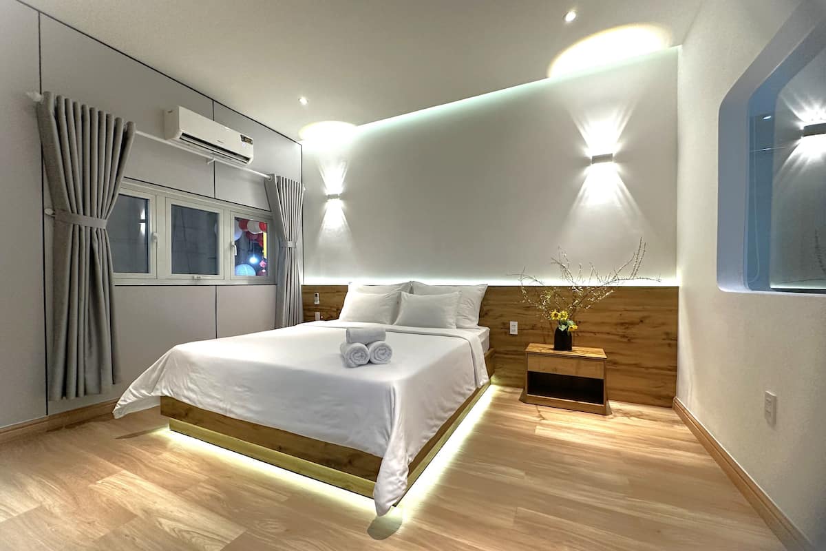Studiosuite – deluxe, 1 kingsize-seng (6even3) | Oppholdsområde | En 43-tommers smart-TV med digitale kanaler