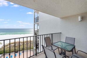 Outdoor dining - Moondrifter #604- Emerald Gulf Retreat- Free Beach Chairs! (Panama City Beach)