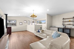 テレビ、暖炉、書斎 / ワークスペース