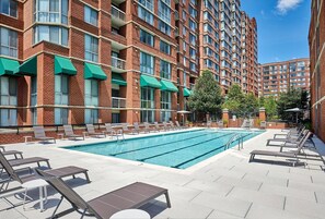 Indoor pool - Gorgeous Court House 1BR w/ Pool & Gym, nr Bakeries, by Blueground (Arlington)