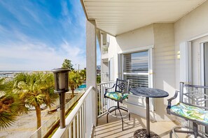 Property grounds - Dog-friendly waterfront & gated condo with pool access, balcony, AC, & W/D (Destin)
