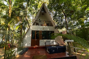 4 人部屋 | WiFi (無料)、ベッドシーツ