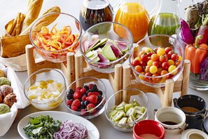 Tägliches Frühstücksbuffet gegen Gebühr