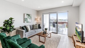 Living area - Pristine 3-Bed Kiama Unit with Courtyard (Kiama)