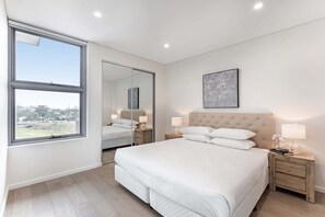 3 bedrooms, desk, iron/ironing board, WiFi - 3-Bed Apartment in Beautiful Kiama with Study Nook (Kiama)