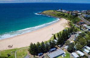 Beach nearby - 3-Bed Apartment in Beautiful Kiama with Study Nook (Kiama)