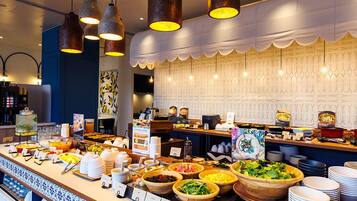Daily buffet breakfast (JPY 1870 per person)