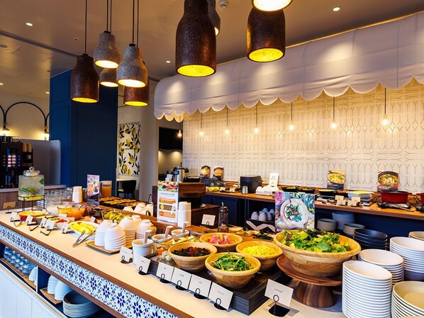 Daily buffet breakfast for a fee