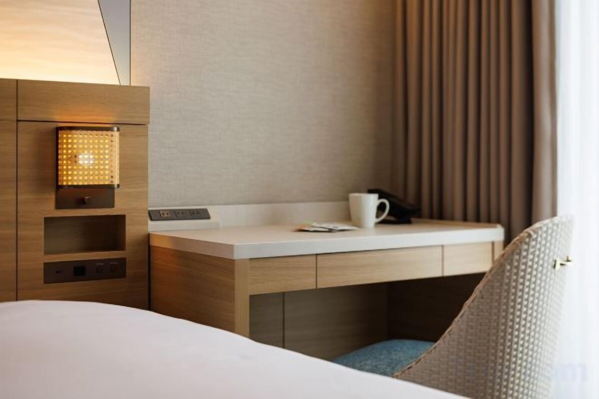 Cortinas opacas, tabla de planchar con plancha, wifi gratis