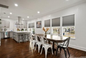 独立别墅 (4 Bedrooms) | 餐厅