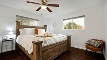 House (4 Bedrooms) | 4 bedrooms, laptop workspace, bed sheets