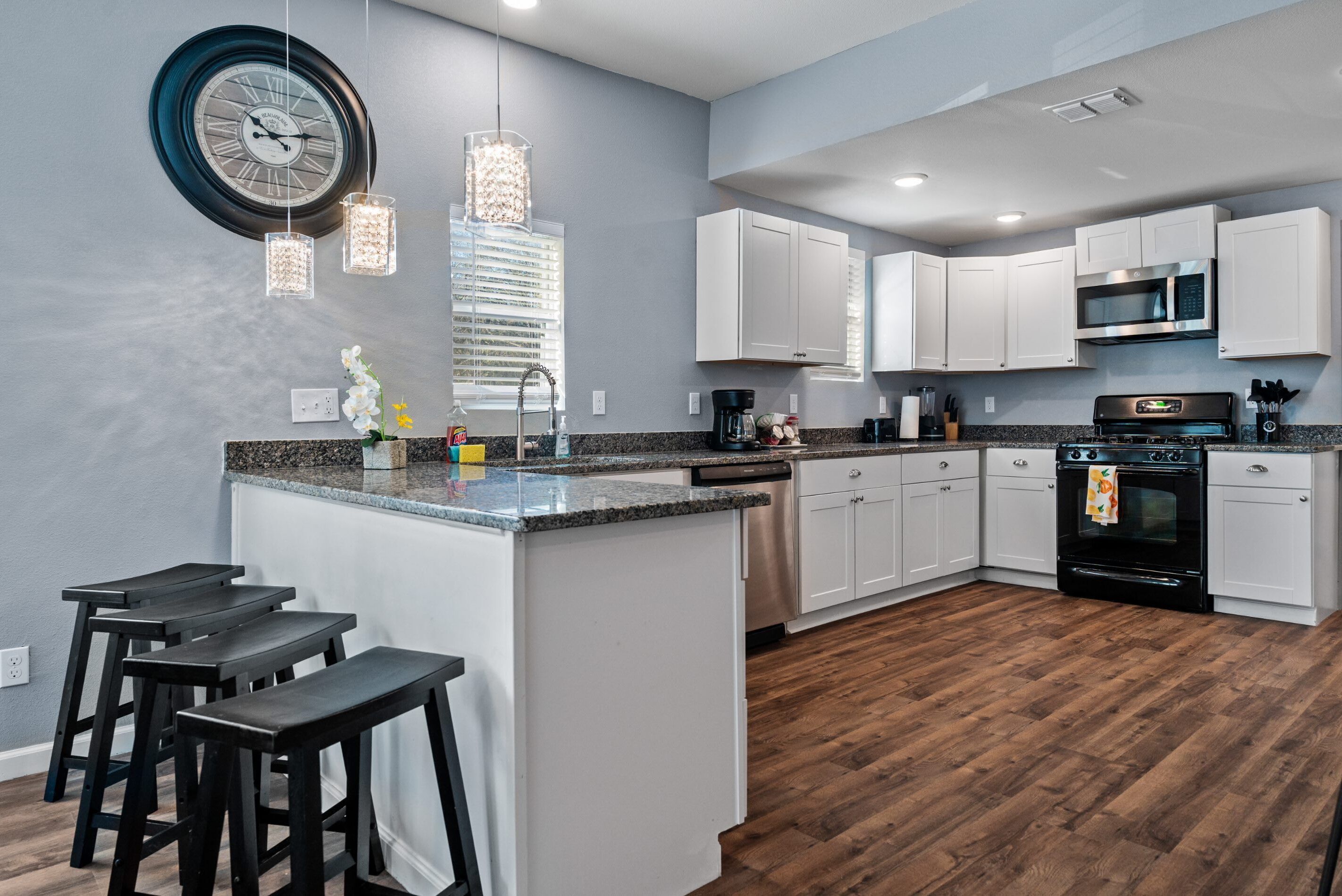 House (3 Bedrooms) | Private kitchen | Microwave, oven, toaster