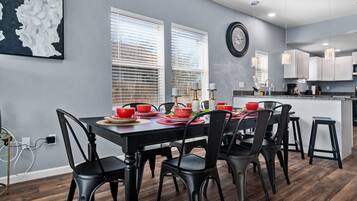 House (3 Bedrooms) | Private kitchen | Microwave, oven, toaster