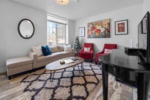 Fernseher, DVD-Player, Arbeitsbereiche