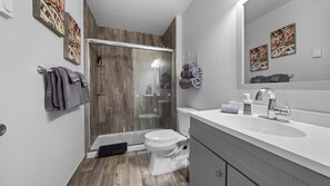 Shower, hair dryer, towels, soap - #StayInMyDistrict Downtown Loft (Vancouver)