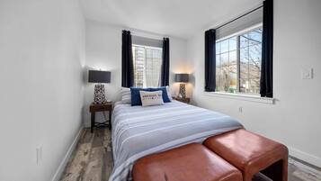 1 chambre, bureau, fer et planche Ă repasser, lit parapluie