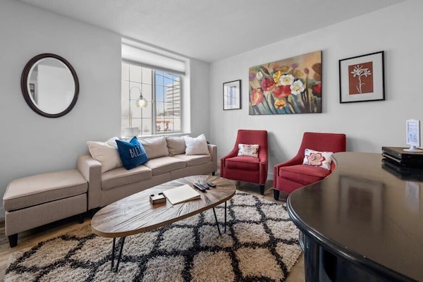 #StayInMyDistrict #EntireHome #BookDirect