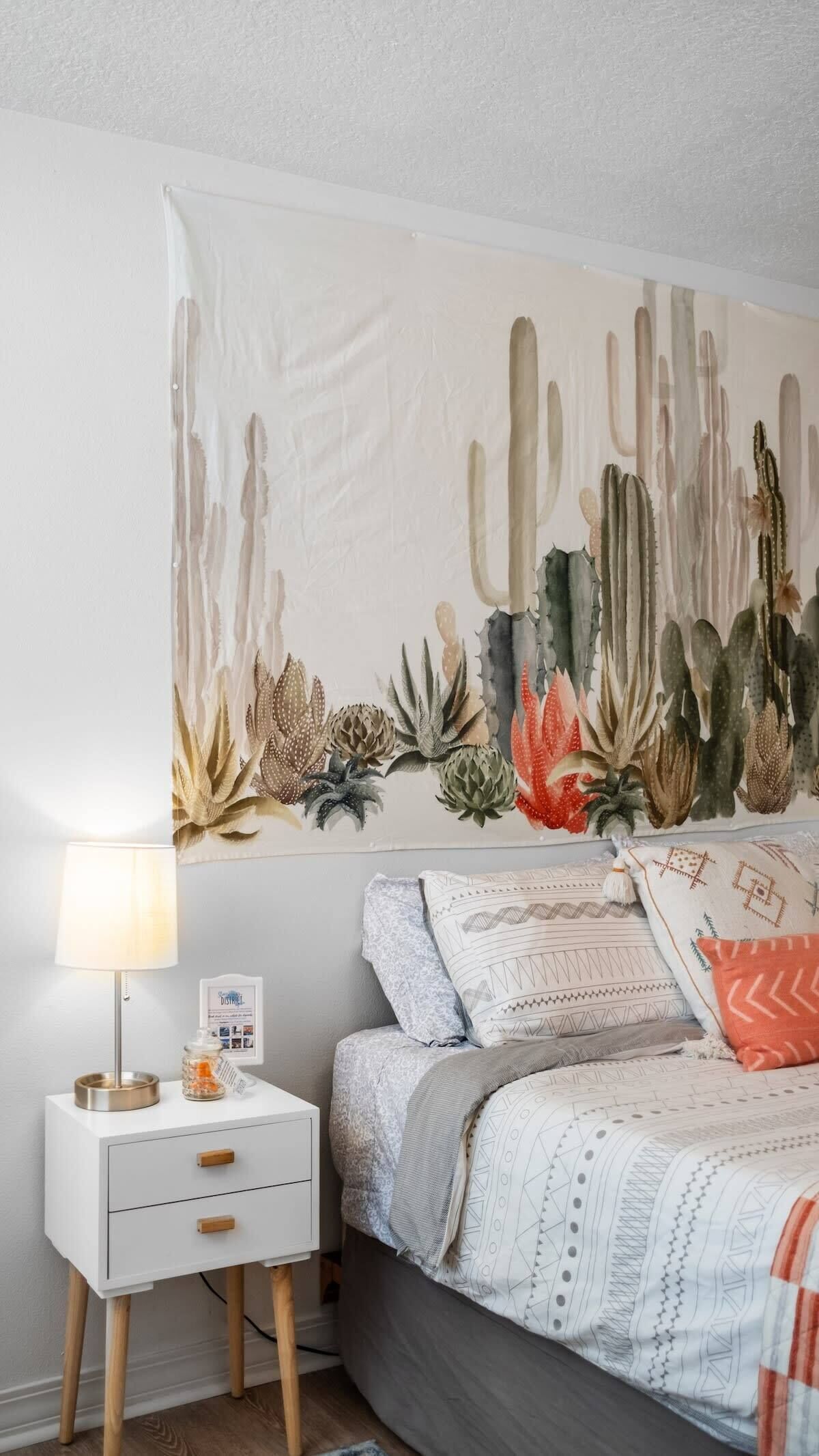 1 多间卧室、办公桌、熨斗/熨衣板、旅行婴儿床