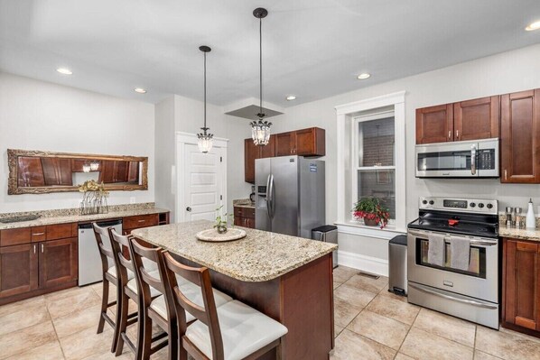 Fridge, microwave, oven, stovetop - Walk to Forest Park Euclid Fire Pit  Porch Swing (St. Louis)