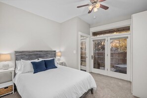 3 bedrooms, travel cot, WiFi, bed sheets - Walk to Forest Park Euclid Fire Pit  Porch Swing (St. Louis)