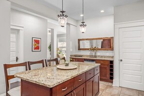 Dining - Walk to Forest Park Euclid Fire Pit  Porch Swing (St. Louis)