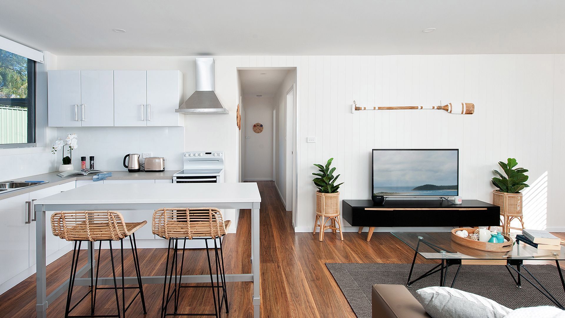 Køleskab, mikrobølgeovn, ovn, kogeplade