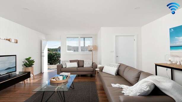 Living area - Aloha Beach House – downstairs suite, close to beach (Fingal Bay)