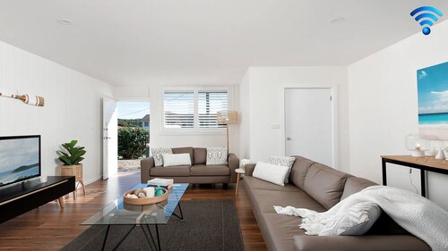 Aloha Beach House – downstairs suite, close to beach