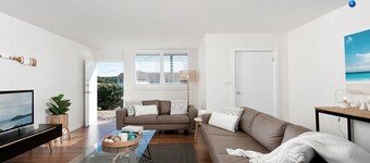 Aloha Beach House – downstairs suite, close to beach