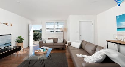 Aloha Beach House – downstairs suite, close to beach