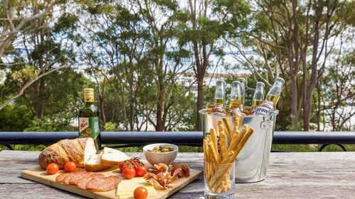 Bay Escape — ocean views, close to cafes