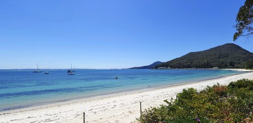 CALM at Shoal Bay - Gorgeous brand new, modern home