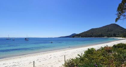 CALM at Shoal Bay - Gorgeous brand new, modern home