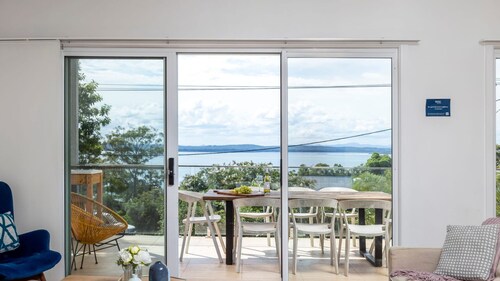 Embracing Dutchies – ocean and beach views