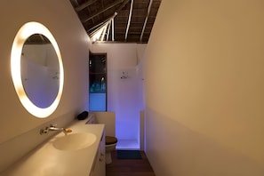 Villa, 5 Bedrooms | Bathroom | Shower, rainfall showerhead, hair dryer, towels