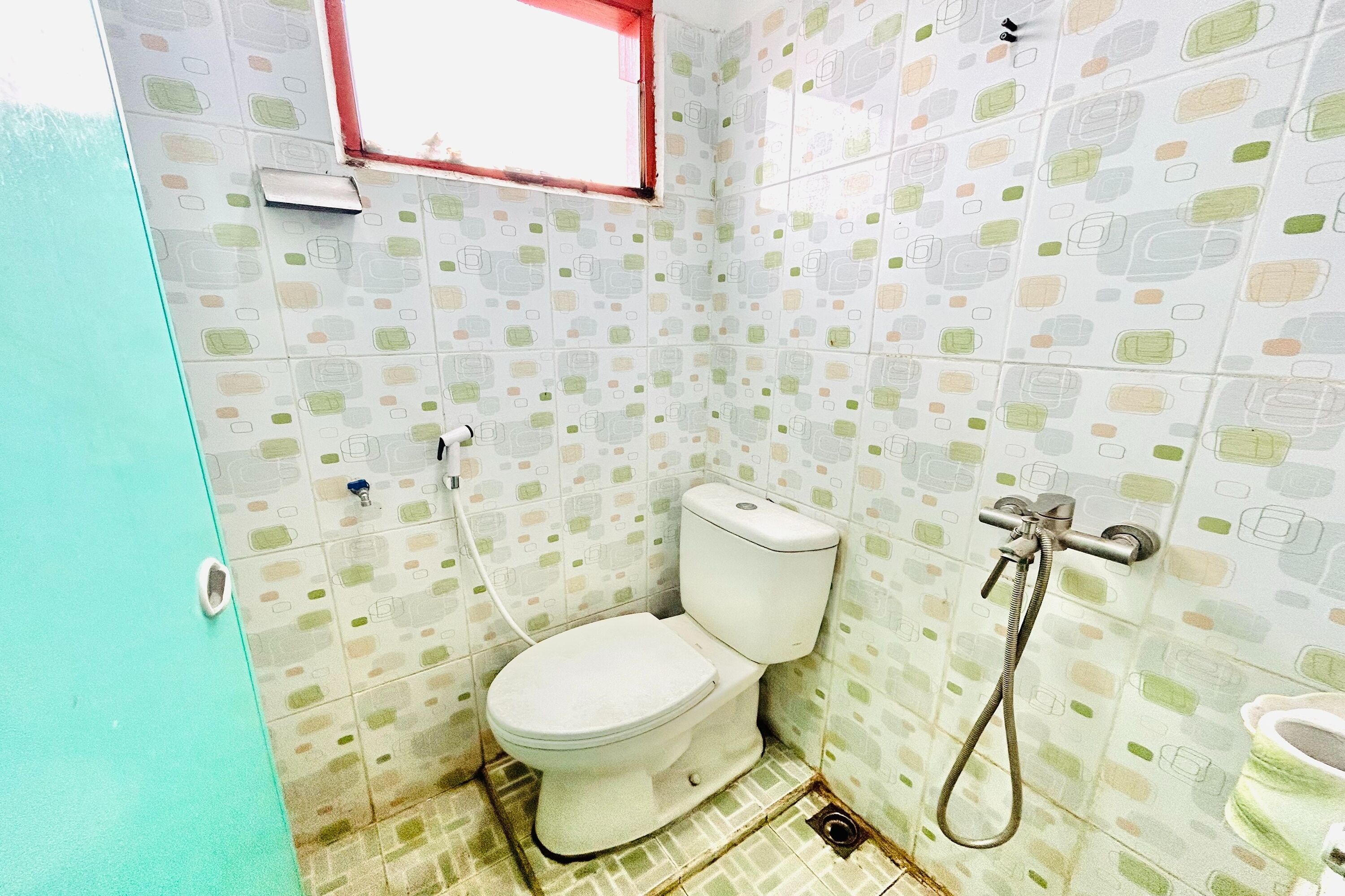 Deluxe Room | Bathroom | Shower, rainfall showerhead, towels