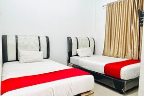 Deluxe Room | 1 bedroom, desk, free WiFi