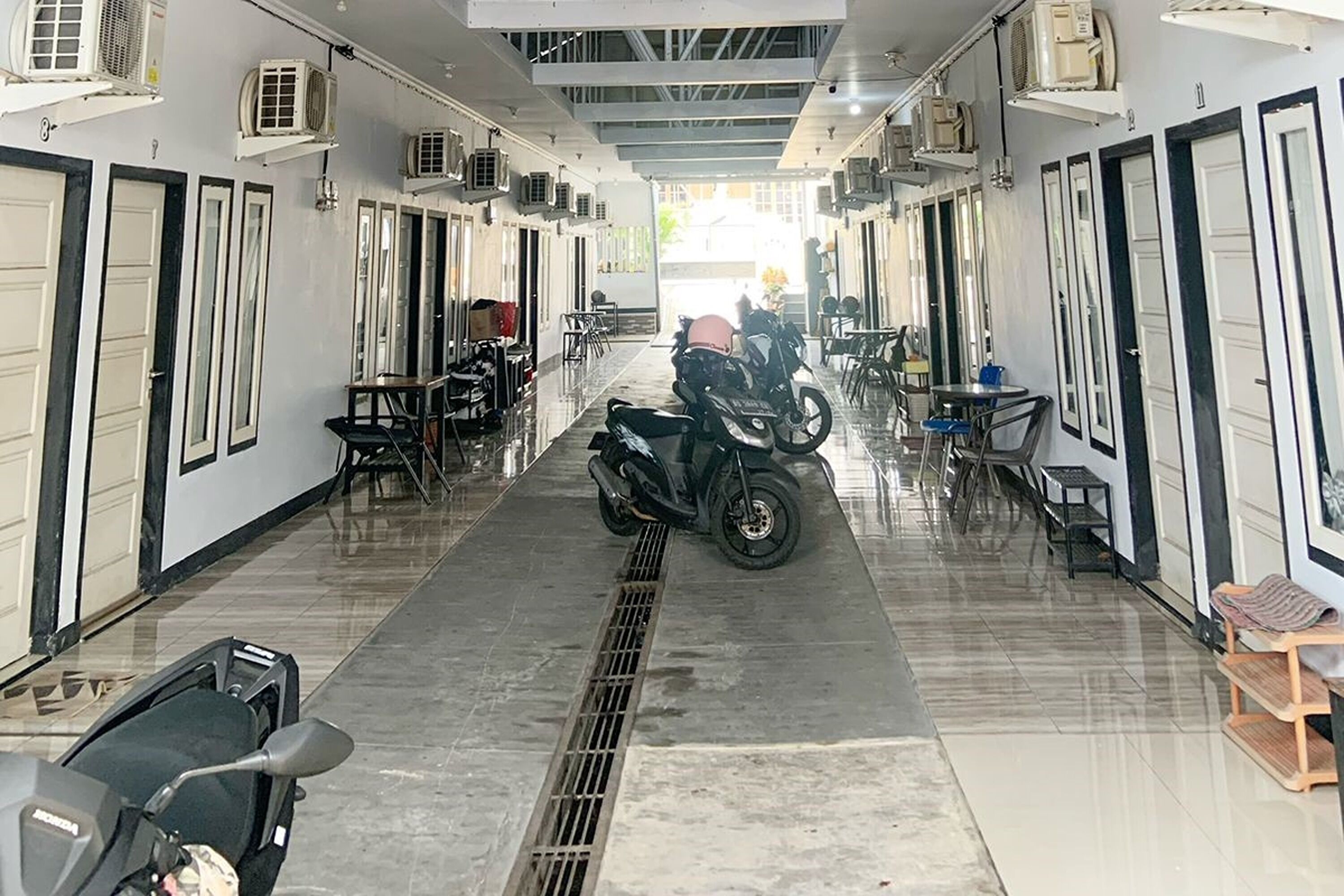 مواقف سيارات مجانية