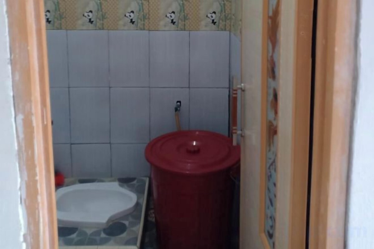 Bathroom | Shower, towels, soap, shampoo