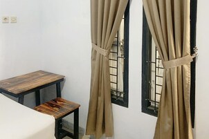 Quarto solteiro standard | Escrivaninha, Wi-Fi de cortesia