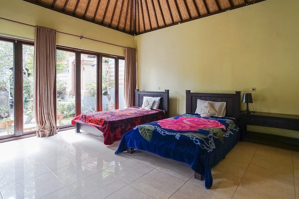 Casa de campo, vista al jardín | 1 habitación, escritorio, wifi gratis y ropa de cama